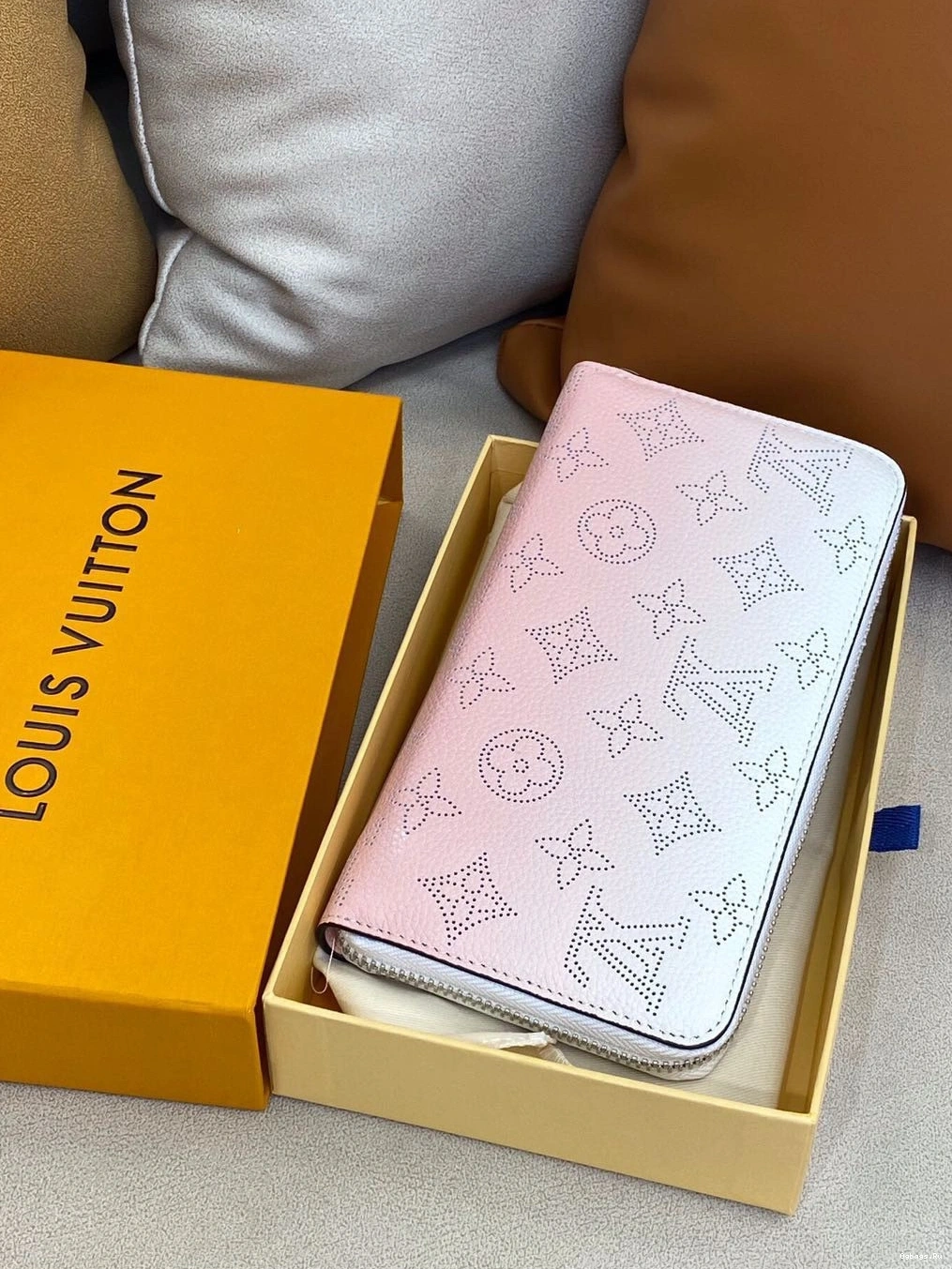 VUITTON ZIPPY WALLET LOUIS 0110